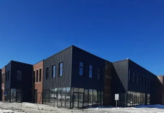 Автоцентр-долгострой ввели в эксплуатацию на улице Ватутина