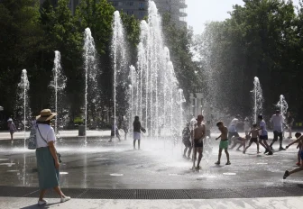 Фонтан в Центральном парке Новосибирска начали готовить к сезону
