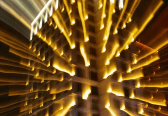 Если вы пропустили: 60-этажный небоскрёб, ванна для книг и усатые доктора