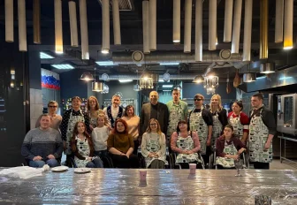 Инвалиды испекли капустный хлеб на гастроэкскурсии по Новосибирску