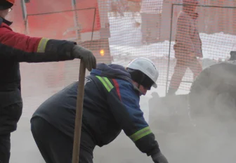 Дороги после прорывов теплотрасс в Новосибирске отремонтирует СГК