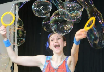 Афиша выходных: мыльные пузыри, ночной рейв и китайская живопись гохуа