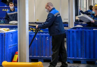 Отец 14 детей работает почтальоном в Новосибирской области