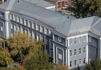 Капремонт в новосибирской школе довоенной постройки завершат в этом году