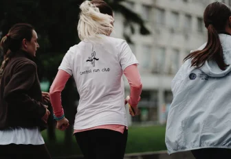 «Устали по жизни — начните бегать» — создатель спортклуба Арина Ершова
