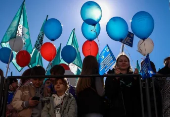 Сотни новосибирцев собрались на маёвку в Центральном парке: 20 ярких фото