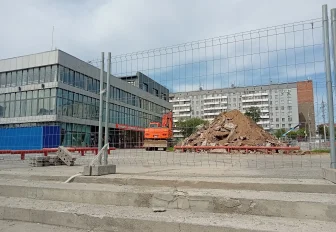 Уходит эпоха: в Новосибирске начали демонтировать легендарный ЦУМ