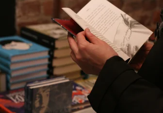 Тёплый свитер для души: какие книги помогут пережить осеннюю хандру