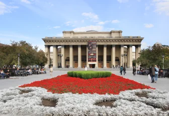 Ровесник Победы, ковчег, Колизей: факты и домыслы об оперном театре