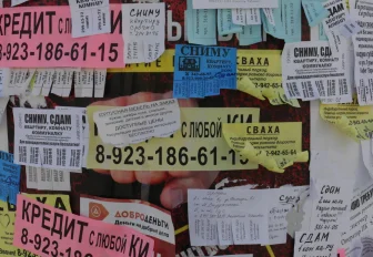 Таинственный житель МЖК завалил чиновников жалобами на рекламу