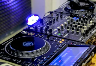 Афиша выходных: мыльные пузыри, ночной рейв и китайская живопись гохуа