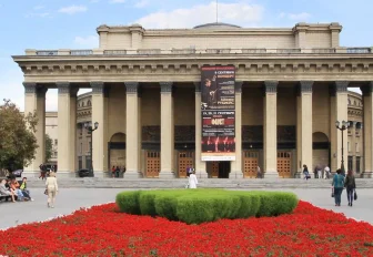 Ровесник Победы, ковчег, Колизей: факты и домыслы об оперном театре