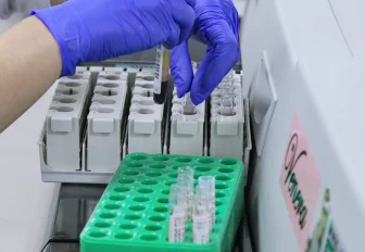 Что можно узнать о человеке по капле крови — ответ врача из Новосибирска