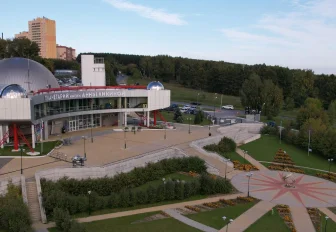 Новосибирцы посмотрят на Солнце в телескоп с набережной Оби