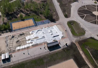 Крупнейший за Уралом скейт-парк открыли в новосибирском парке «Арена»