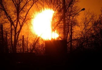 Новосибирцы увидели частичное солнечное затмение: семь ярких кадров