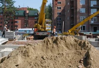 Импортные материалы подорожали наполовину — как выкручиваются строители