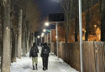 Фонари на солнечных батареях установили на дорожке к Троицкому скверу