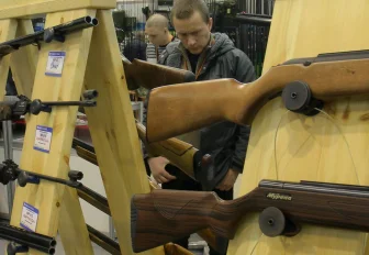 Охотники выстроились в очередь за лицензиями к новому сезону