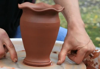 «Абилимпикс»: резчики по дереву и гончары показали мастерство в НГТУ