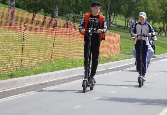Обрывающиеся велодорожки Новосибирска обсудили в «Книжном шкафу»