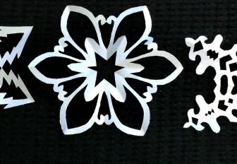 Как вырезать правильную новогоднюю снежинку