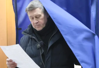 Мэр Новосибирска проголосовал на довыборах в совет депутатов