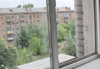 Спасатели помогли молодому новосибирцу спуститься с карниза на 6-м этаже