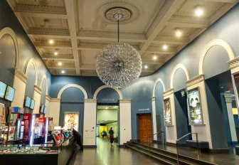 Документальные премьеры Каннского фестиваля покажут новосибирцам