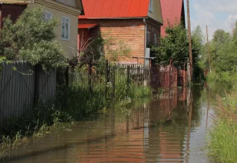 Большая вода с Алтая грозит подтопить дачи новосибирцев