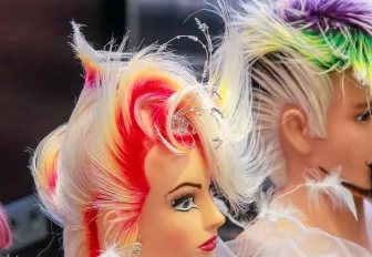 Парикмахерские, автомастерские и химчистки возобновят работу в регионе