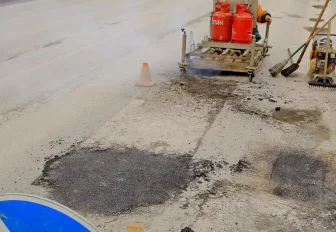 15 тонн холодного асфальта засыпали в ямы на дорогах Новосибирска