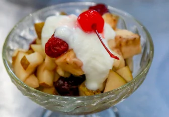 Повара лучших школьных столовых распробовали фруктовые салаты