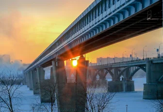 Почему нельзя сделать окна по всему метромосту: ответ начальника подземки