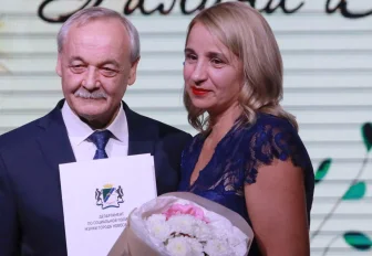 «Наши дети — наши крылья»: многодетных мам наградили в Новосибирске