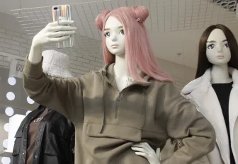 Русский стиль против Запада: модный эксперт назвала тренды зимы-2025