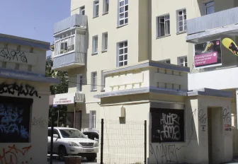 Подвал в памятнике конструктивизма на Красном проспекте уйдёт с молотка