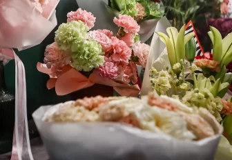 Готовимся ко Дню матери: флорист раскрыла секреты идеального букета