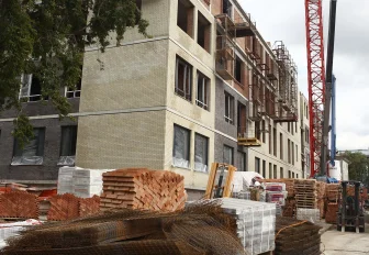 Нетиповую школу с залом для мини-футбола строят на улице Кубовой