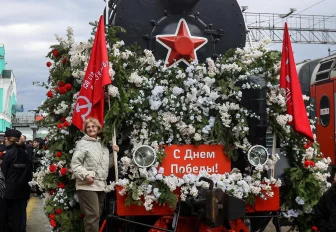 Мэр Кудрявцев с сотнями новосибирцев встретил «Эшелон Победы»