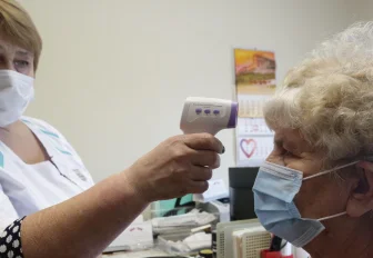 Масочный режим в Новосибирской области оставили только для медиков