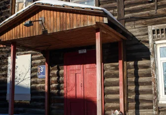 Самую старую жилую двухэтажку в центре Новосибирска разберут вручную