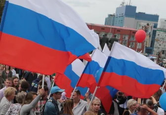 Мэр Кудрявцев поздравляет новосибирцев с Днём государственного флага