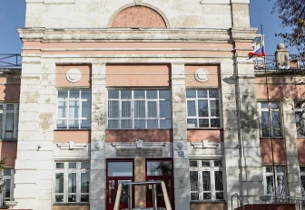 Историческая школа с Городовичком: репортаж из уникального здания на Инской