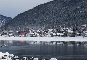 Три белых коня: непростая судьба зимних месяцев