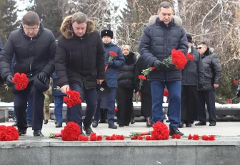 Мэр Кудрявцев возложил цветы к Вечному огню в День неизвестного солдата
