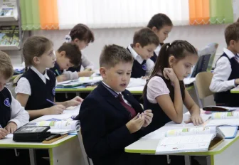 Имеют ли право забирать мобильный телефон на время урока: ответ эксперта