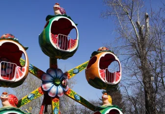 Аттракционы в парке «Первомайский» впервые заработают зимой