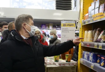 Мэр Новосибирска проверил цены на сахар и гречку в супермаркетах