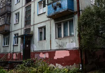 Панель частично вывалилась наружу: на Первомайской снесут ветхую хрущёвку